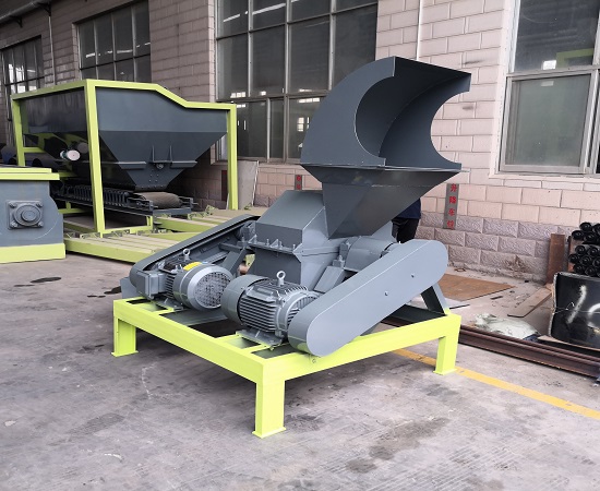 How does a cage crusher work